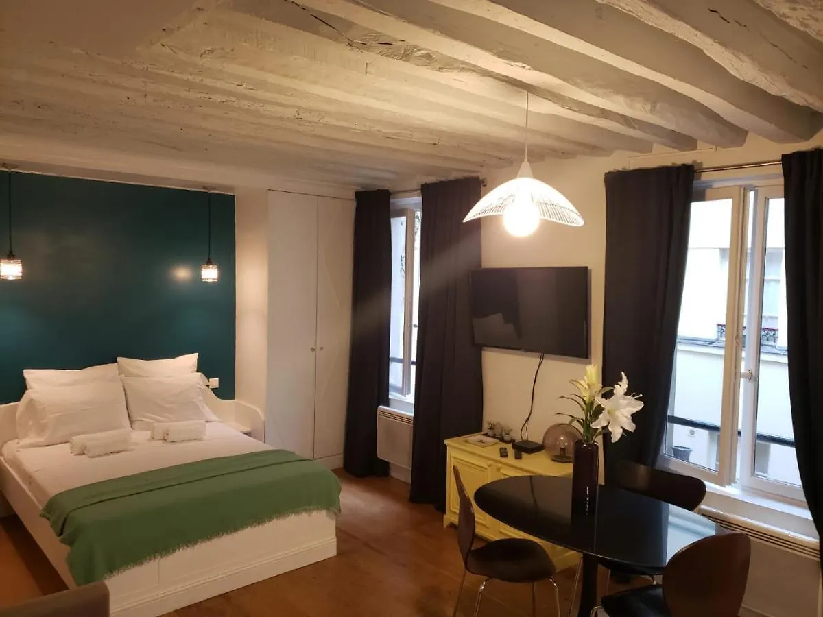 Apartment Louvre St Germain Rue Verneuil *