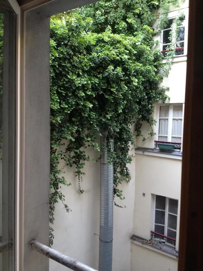 Louvre St Germain Rue Verneuil פריז